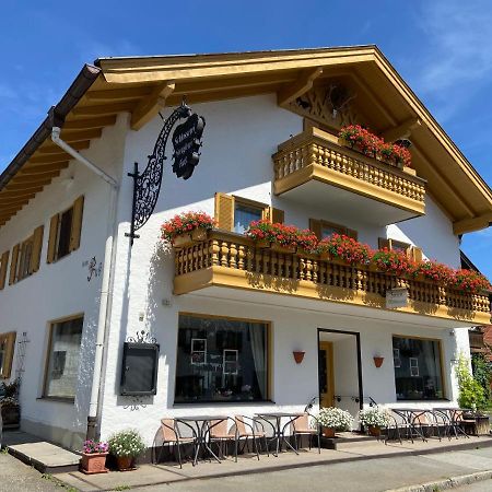 Gaestehaus U Ferienwohnungen Veronika Incl Fruehstuecksbuffet Und Koenigscard Mit 200 Kostenlosen Attraktionen 오버암머가우 외부 사진