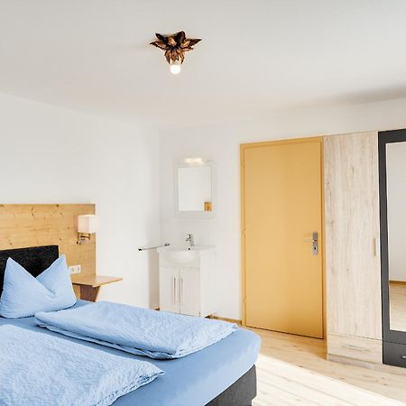 Gaestehaus U Ferienwohnungen Veronika Incl Fruehstuecksbuffet Und Koenigscard Mit 200 Kostenlosen Attraktionen 오버암머가우 외부 사진