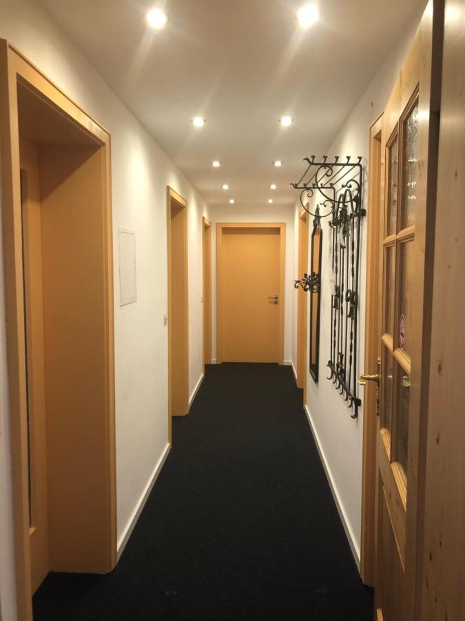 Gaestehaus U Ferienwohnungen Veronika Incl Fruehstuecksbuffet Und Koenigscard Mit 200 Kostenlosen Attraktionen 오버암머가우 외부 사진