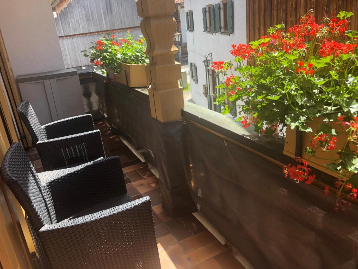 Gaestehaus U Ferienwohnungen Veronika Incl Fruehstuecksbuffet Und Koenigscard Mit 200 Kostenlosen Attraktionen 오버암머가우 외부 사진