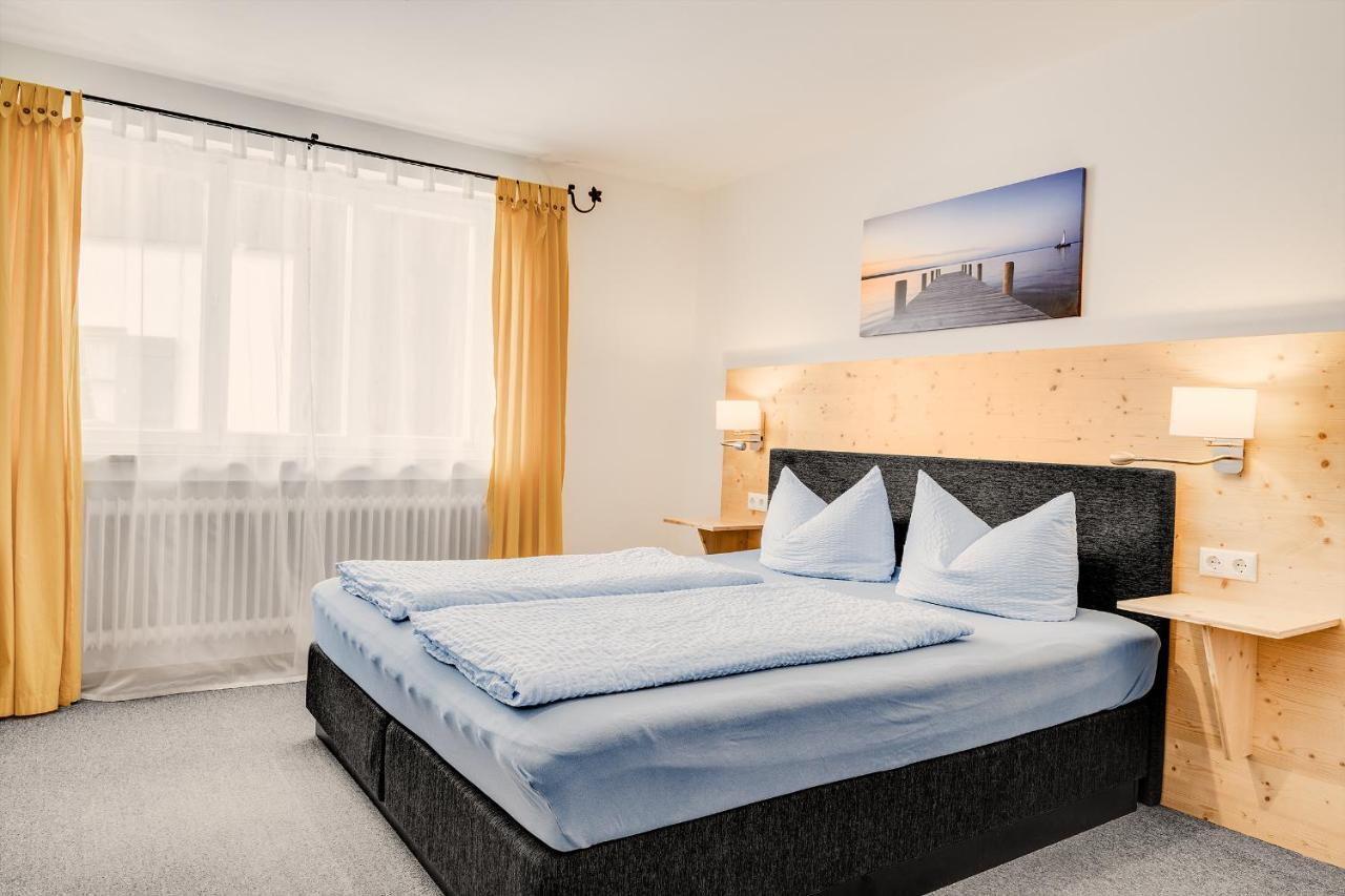 Gaestehaus U Ferienwohnungen Veronika Incl Fruehstuecksbuffet Und Koenigscard Mit 200 Kostenlosen Attraktionen 오버암머가우 외부 사진