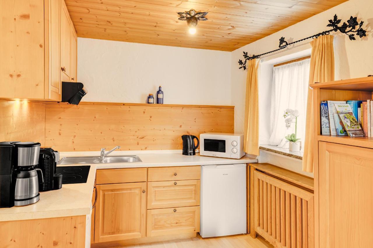 Gaestehaus U Ferienwohnungen Veronika Incl Fruehstuecksbuffet Und Koenigscard Mit 200 Kostenlosen Attraktionen 오버암머가우 외부 사진