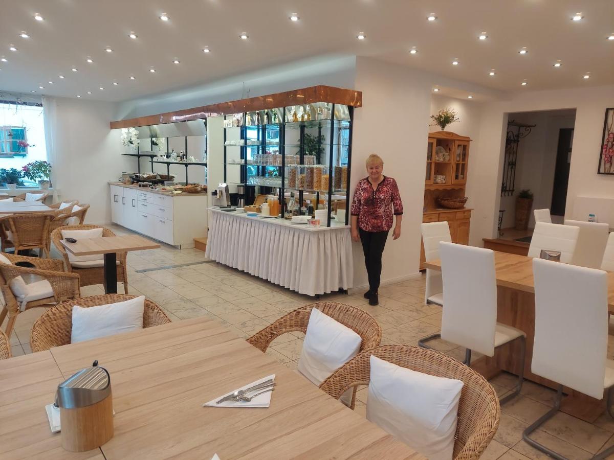 Gaestehaus U Ferienwohnungen Veronika Incl Fruehstuecksbuffet Und Koenigscard Mit 200 Kostenlosen Attraktionen 오버암머가우 외부 사진