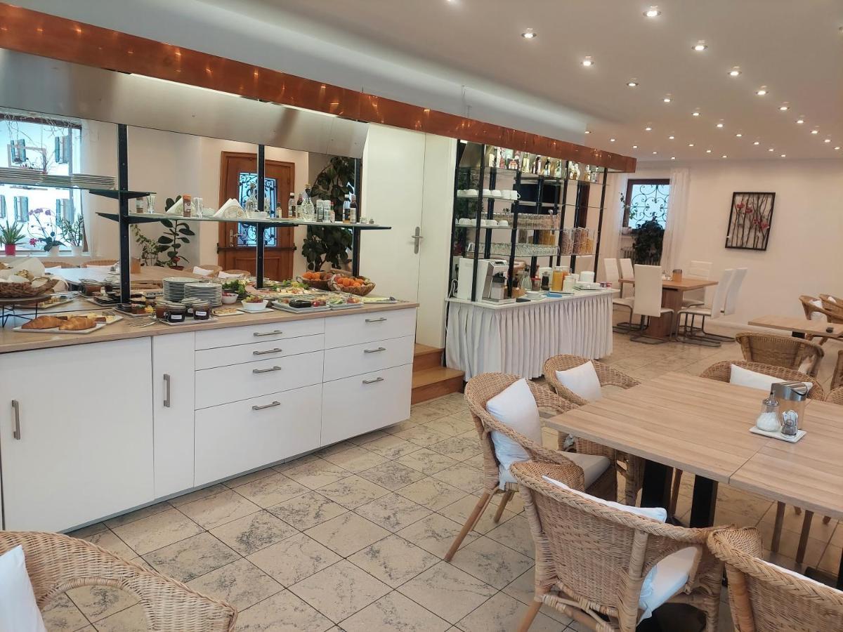 Gaestehaus U Ferienwohnungen Veronika Incl Fruehstuecksbuffet Und Koenigscard Mit 200 Kostenlosen Attraktionen 오버암머가우 외부 사진