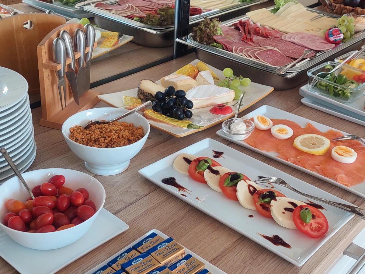 Gaestehaus U Ferienwohnungen Veronika Incl Fruehstuecksbuffet Und Koenigscard Mit 200 Kostenlosen Attraktionen 오버암머가우 외부 사진