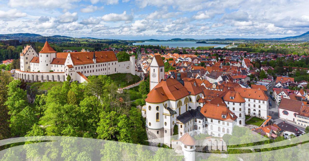 Gaestehaus U Ferienwohnungen Veronika Incl Fruehstuecksbuffet Und Koenigscard Mit 200 Kostenlosen Attraktionen 오버암머가우 외부 사진