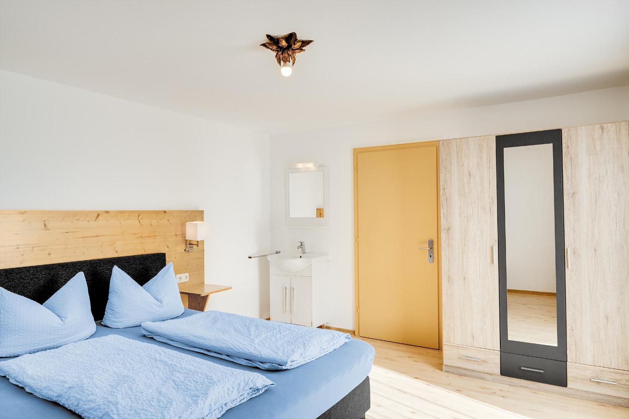Gaestehaus U Ferienwohnungen Veronika Incl Fruehstuecksbuffet Und Koenigscard Mit 200 Kostenlosen Attraktionen 오버암머가우 외부 사진