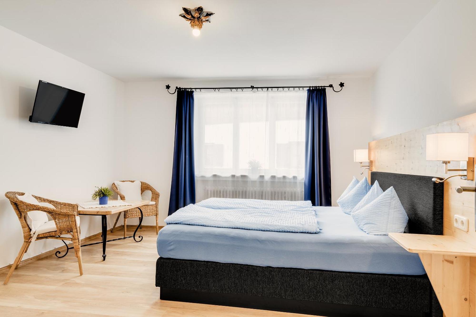 Gaestehaus U Ferienwohnungen Veronika Incl Fruehstuecksbuffet Und Koenigscard Mit 200 Kostenlosen Attraktionen 오버암머가우 외부 사진
