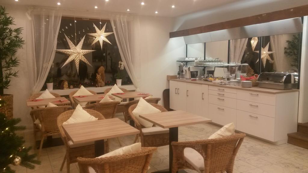 Gaestehaus U Ferienwohnungen Veronika Incl Fruehstuecksbuffet Und Koenigscard Mit 200 Kostenlosen Attraktionen 오버암머가우 외부 사진