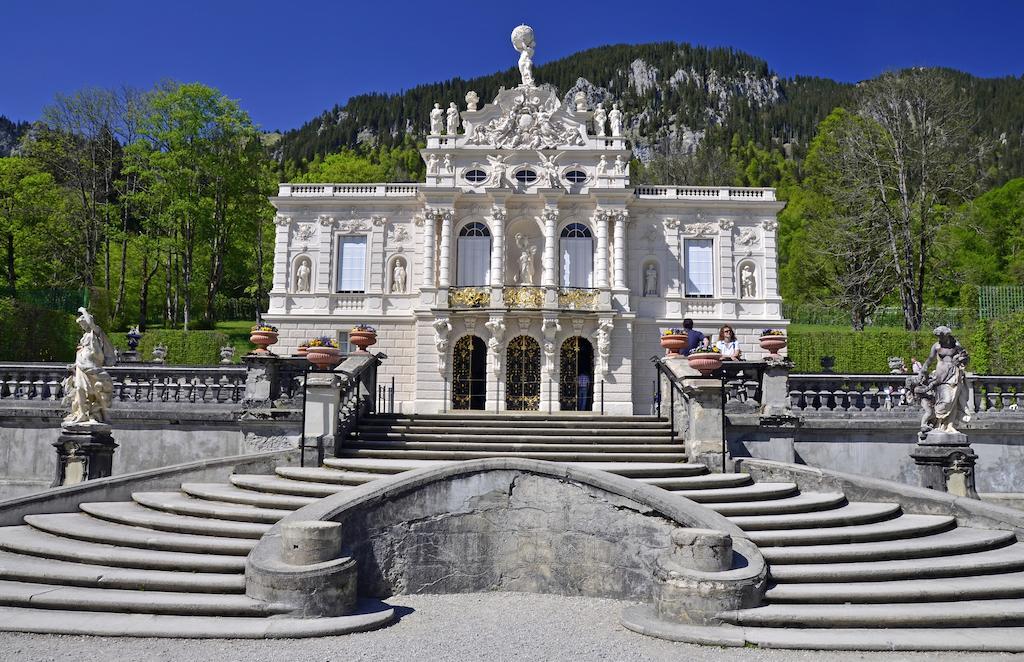 Gaestehaus U Ferienwohnungen Veronika Incl Fruehstuecksbuffet Und Koenigscard Mit 200 Kostenlosen Attraktionen 오버암머가우 외부 사진
